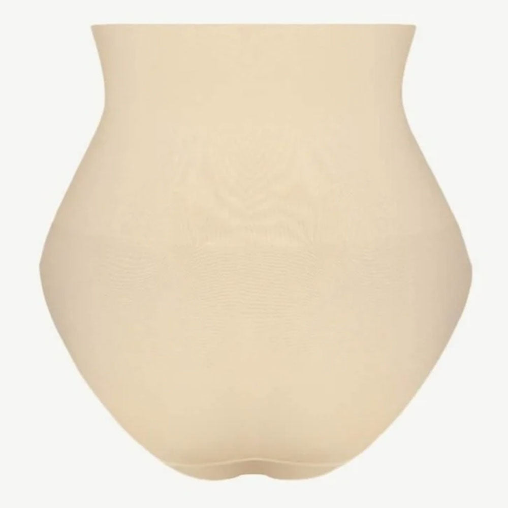 Bezvīļu biksītes ar vidēji augstu jostasvietu – detaļu skats un auduma struktūra