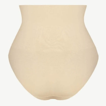 Bezvīļu biksītes ar vidēji augstu jostasvietu – detaļu skats un auduma struktūra