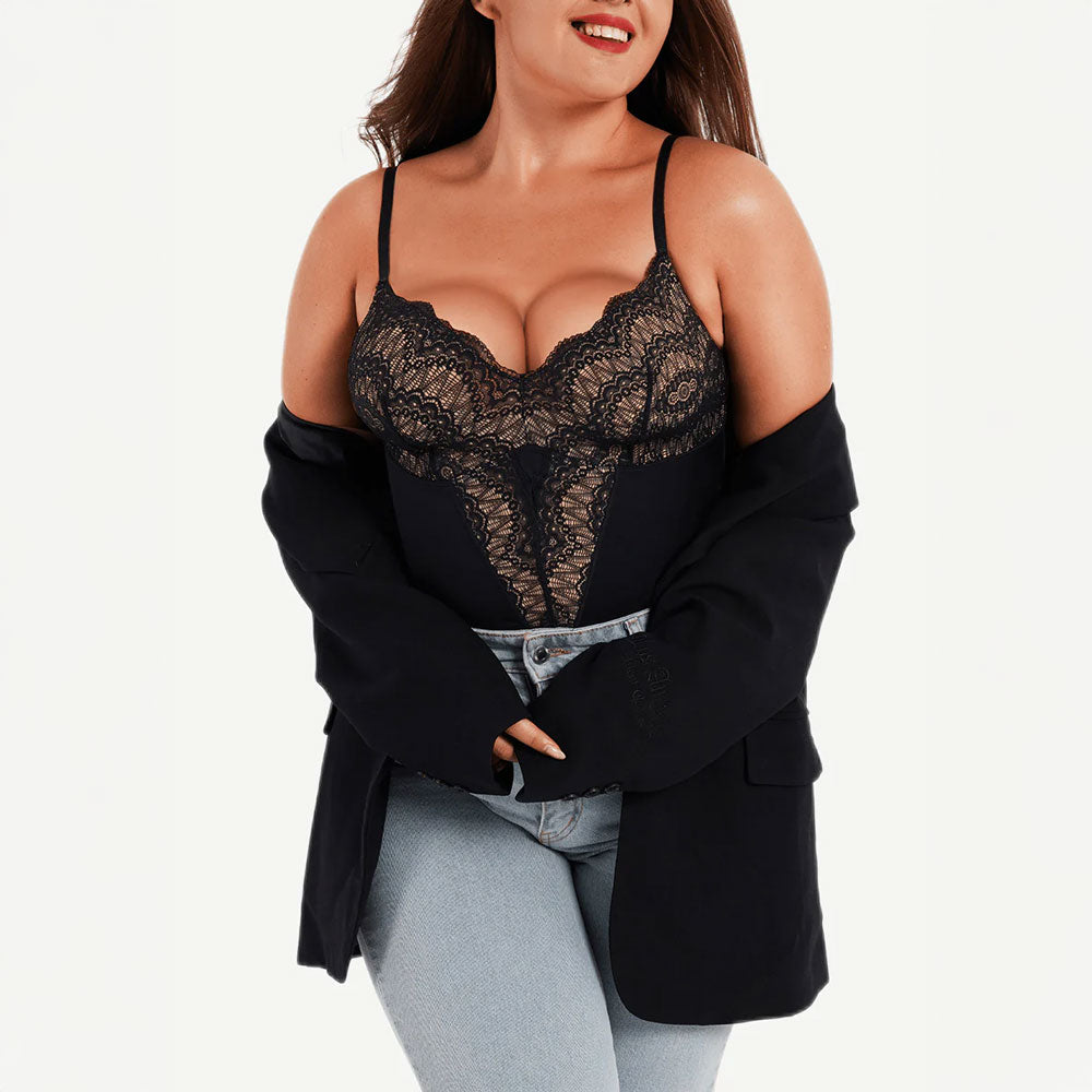 Mežģīņu bodijs melnā krāsā – juteklisks un sievišķīgs izskats