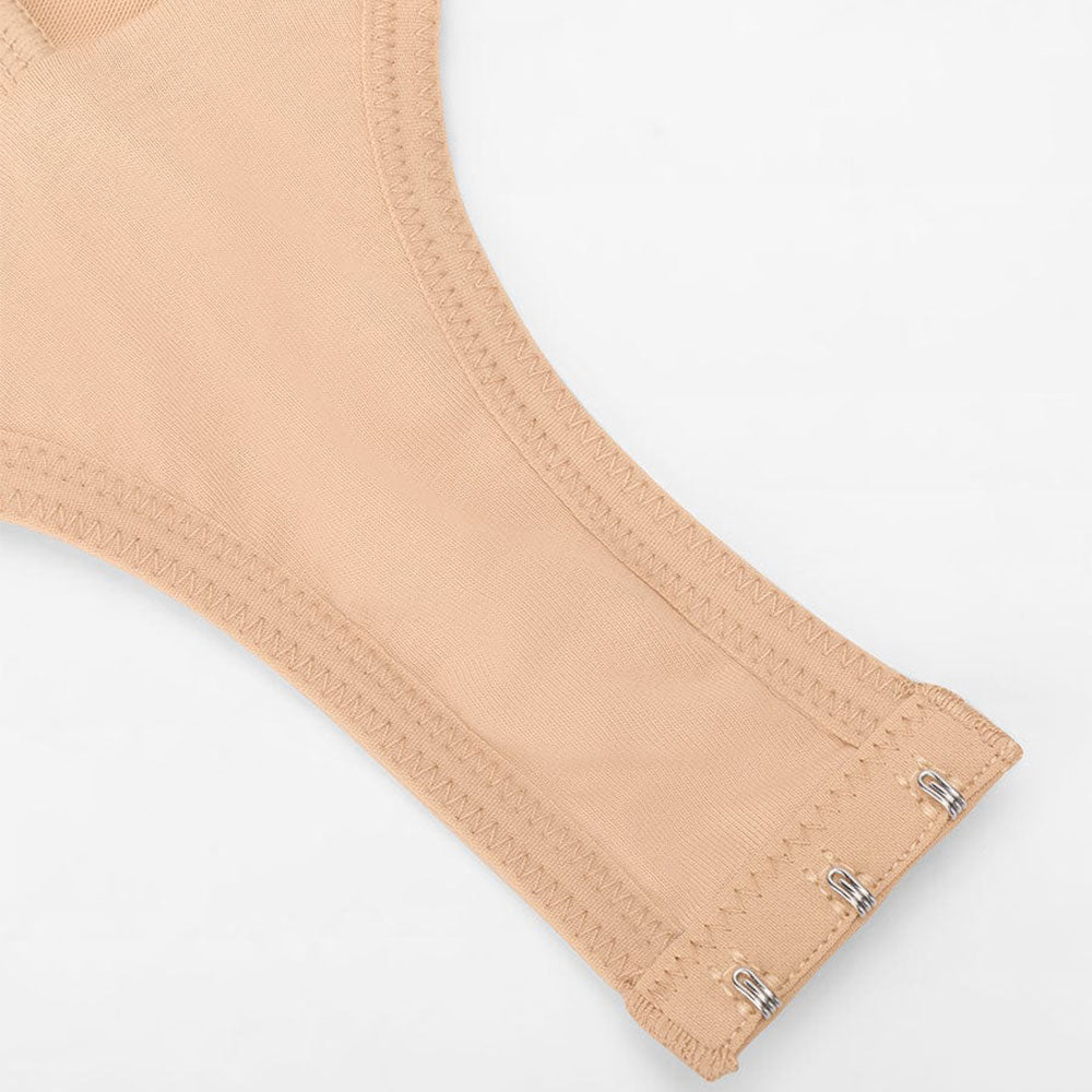 Bezšuvju shapewear bodijs bez krūstura daļas, uz balta fona, apakšējās daļas aiztaisīšanas mehānisms