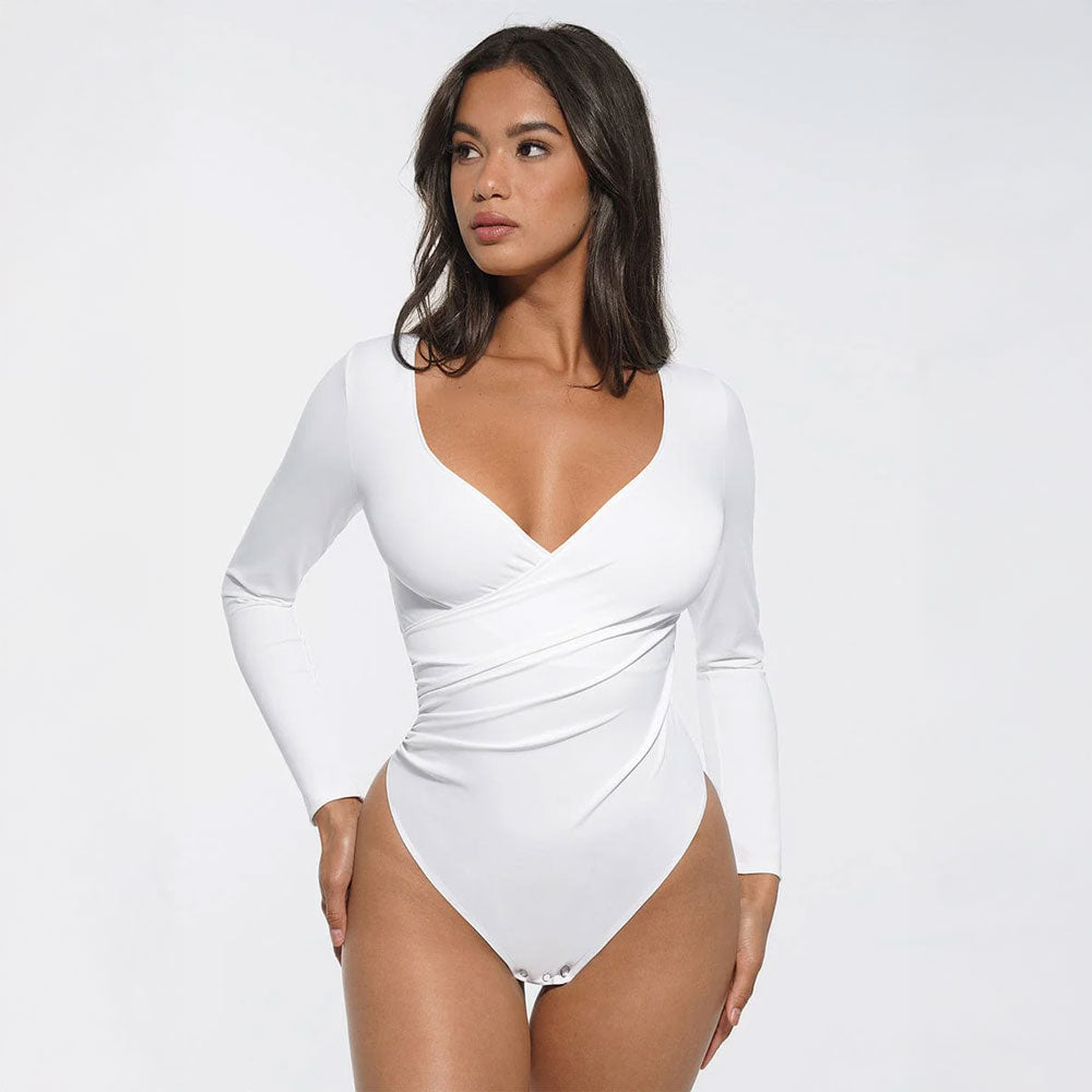 balts garroku bodijs ar vieglu koriģējošo efektu