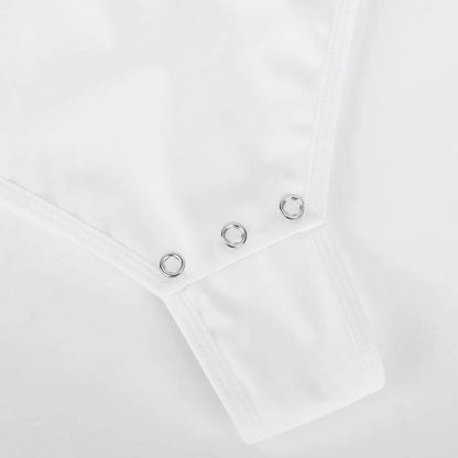 balts garroku bodijs ar vieglu koriģējošo efektu, pogājama lejas daļa, tuvplāns