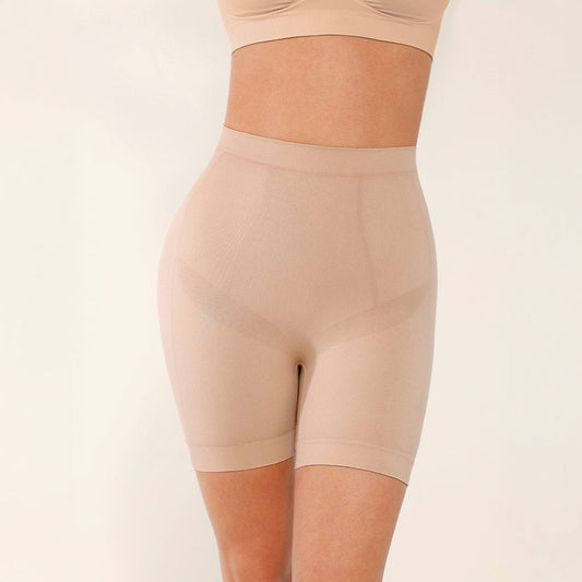 Bezšuvju koriģējošās biksītes ar vidējo jostasvietu un vieglu pēcpuses atbalstu – sieviešu shapewear.